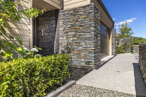 Photo of property in 9a Caernarvon Street, Arrowtown, 9302