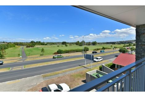 Photo of property in 312/252 Centreway Road, Orewa, 0931