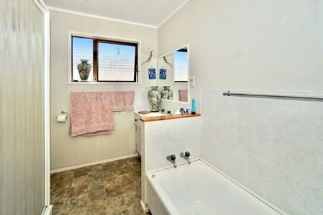 Photo of property in 2 Randell Place, Te Puke, 3119