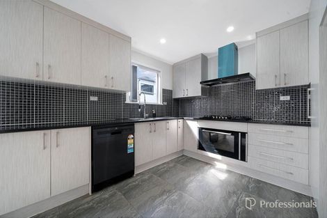 Photo of property in 17 Kohinoor Avenue, Mangere, Auckland, 2022