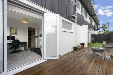 Photo of property in 2/29 Rangitoto Terrace, Milford, Auckland, 0620