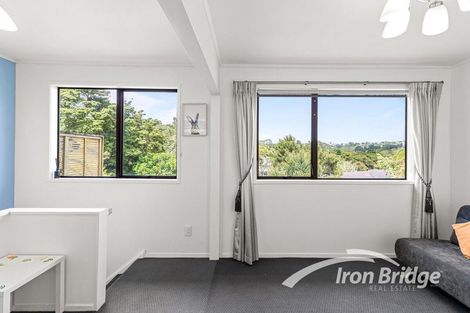 Photo of property in 2/15 Ridgewood Crescent, Birkenhead, Auckland, 0626