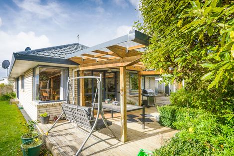 Photo of property in 114 Ruapehu Drive, Fitzherbert, Palmerston North, 4410