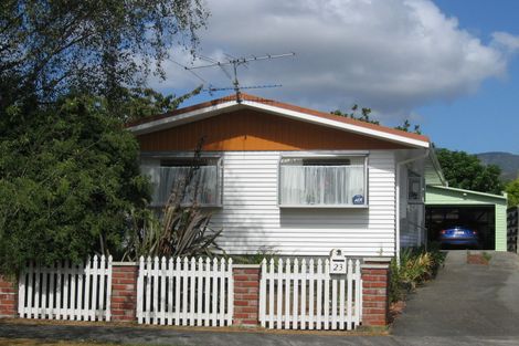 Photo of property in 23 Omaha Grove, Totara Park, Upper Hutt, 5018