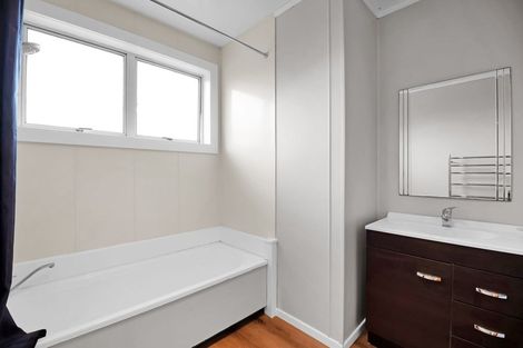 Photo of property in 10 Karaka Street, Inglewood, 4330