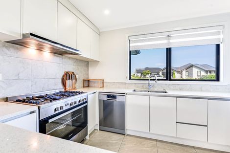 Photo of property in 1 Kaaka Street, Cambridge, 3434