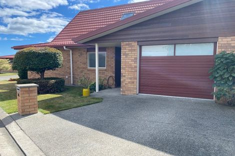 Photo of property in Rangeview Villas, 56/9 Fuller Close, Levin, 5510