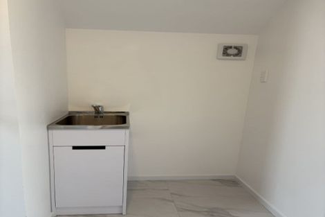 Photo of property in 12e Elcoat Avenue, Te Atatu South, Auckland, 0610