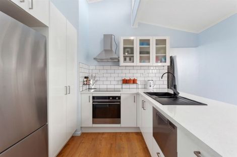 Photo of property in 14 Hinau Place, Edgecumbe, 3120