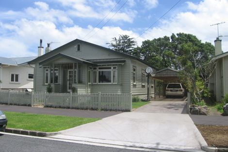 Photo of property in 6 Adam Street, Greenlane, Auckland, 1051