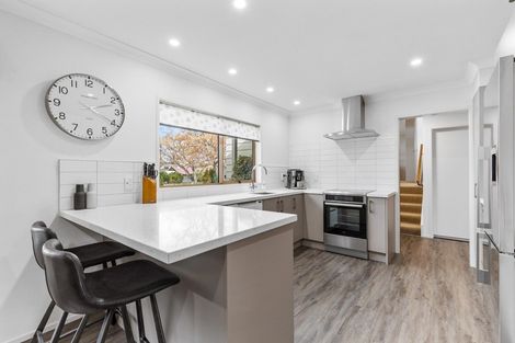 Photo of property in 32 Haast Place, Awapuni, Palmerston North, 4412