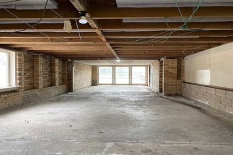 Photo of property in 27 Royal View Road, Te Atatu South, Auckland, 0610