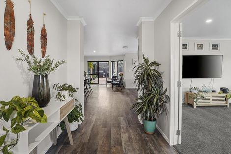 Photo of property in 28 Madison Street, Cambridge, 3434