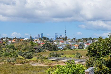 Photo of property in 91 Eversleigh Road, Belmont, Auckland, 0622