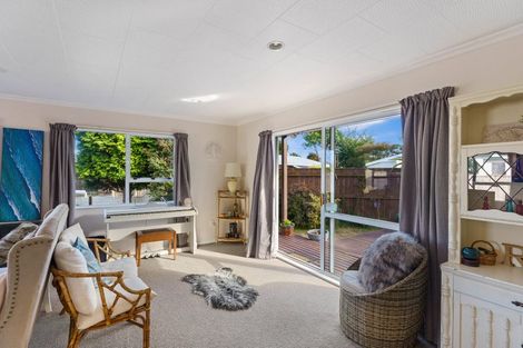 Photo of property in 14 Rodney Grove, Paraparaumu, 5032