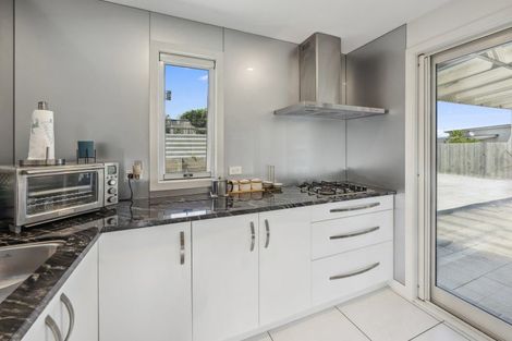 Photo of property in 28 Magnolia Rise, Waipahihi, Taupo, 3330