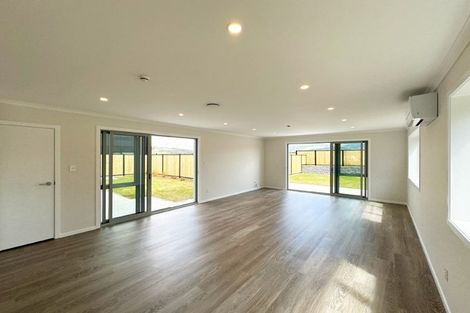 Photo of property in 91 Cynisca Crescent, Wallaceville, 5018