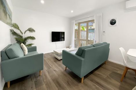 Photo of property in 2/49 Fields Parade, Oteha, Auckland, 0632