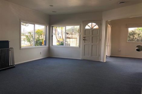 Photo of property in 25 Roberts Avenue, Bayswater, Auckland, 0622