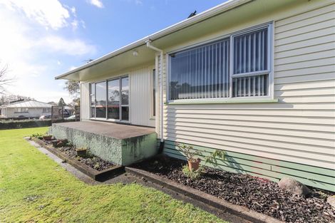 Photo of property in 5 Kowhai Street, Inglewood, 4330