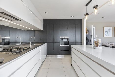 Photo of property in 77 Pohutukawa Place, Bell Block, New Plymouth, 4312