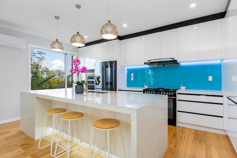 Photo of property in 25 Pupuke Road, Birkenhead, Auckland, 0627