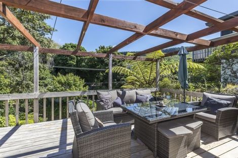 Photo of property in 14 Romney Square, Tawa, Wellington, 5028