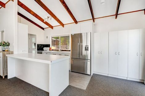 Photo of property in 8 Teviot Place, Totara Vale, Auckland, 0629