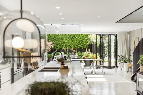 Photo of property in 81 Queen Street, Northcote Point, Auckland, 0627