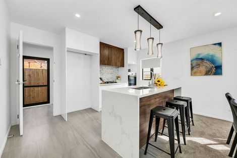 Photo of property in 84b Hutchinsons Road, Bucklands Beach, Auckland, 2014