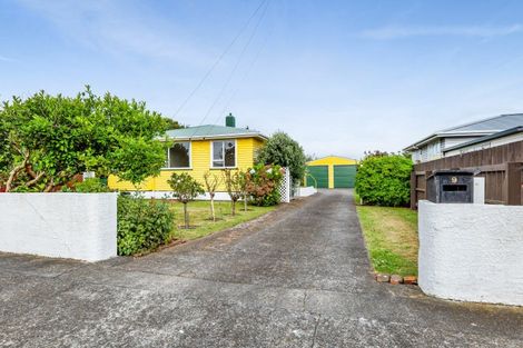 Photo of property in 9 Bone Crescent, Hawera, 4610