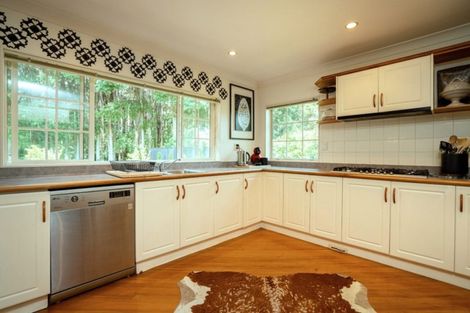 Photo of property in 25 Walpole Avenue, Hillpark, Auckland, 2102