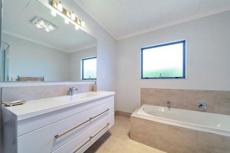 Photo of property in 2 Fantham Street, Hawera, 4610