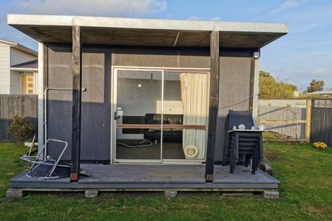 Photo of property in 10 Karaka Street, Castlecliff, Whanganui, 4501