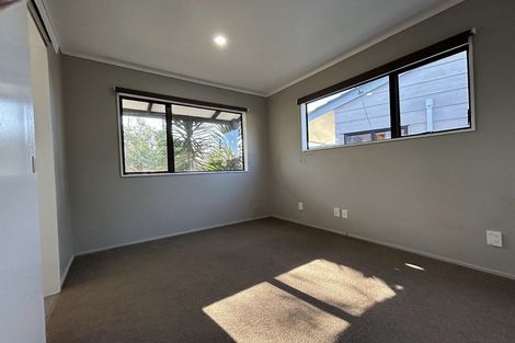 Photo of property in 17 Oakmont Place, Wattle Downs, Auckland, 2103