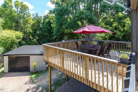 Photo of property in 14 Palmetto Place, Goodwood Heights, Auckland, 2105