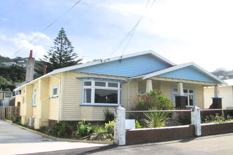 Photo of property in 64 Freyberg Street, Lyall Bay, Wellington, 6022