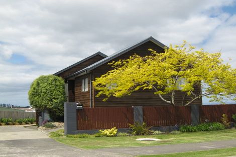 Photo of property in 77 Tiri Road, Tindalls Beach, Whangaparaoa, 0930