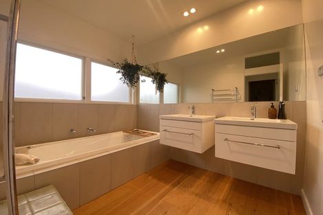 Photo of property in 37 Gill Avenue, Te Atatu Peninsula, Auckland, 0610