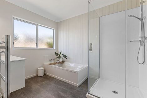 Photo of property in 9a Karina Road, Merrilands, New Plymouth, 4312