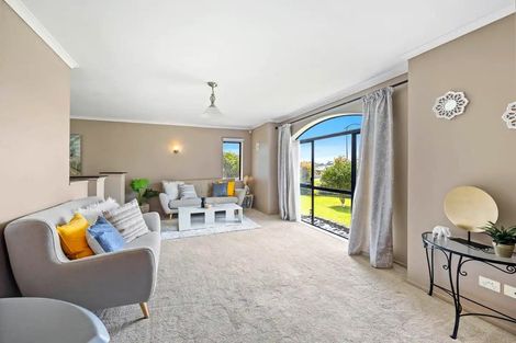 Photo of property in 19 Reybert Place, Massey, Auckland, 0614