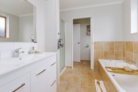 Photo of property in 17 Marblewood Grove, Pukekohe, 2120