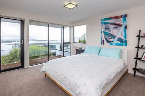 Photo of property in 9 Inverness Lane, Redcliffs, Christchurch, 8081