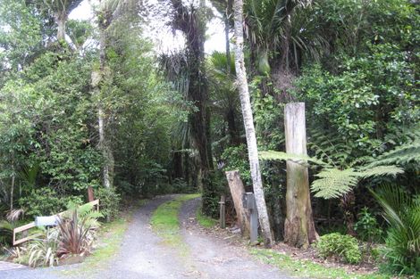 Photo of property in 56 Bush Road, Waiatarua, Auckland, 0604
