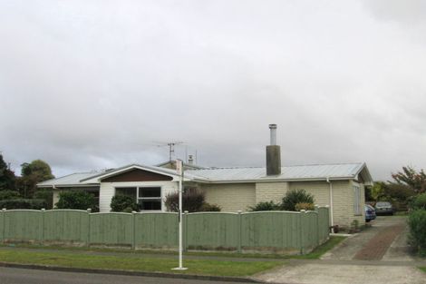 Photo of property in 22 Sylvan Avenue, Waikanae, 5036