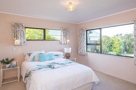 Photo of property in 115 Seaview Road, Paraparaumu Beach, Paraparaumu, 5032