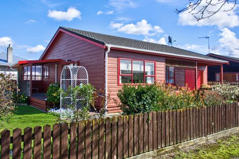 Photo of property in 1 Garrison Street, Carterton, 5713