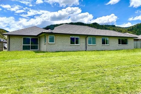 Photo of property in 4 Cory Jane Grove, Riverstone Terraces, Upper Hutt, 5018