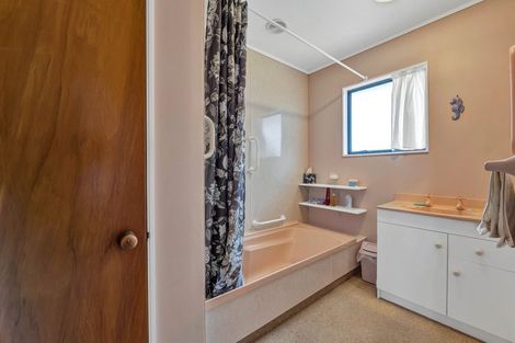 Photo of property in 11 Te Ngaere Place, Merrilands, New Plymouth, 4312