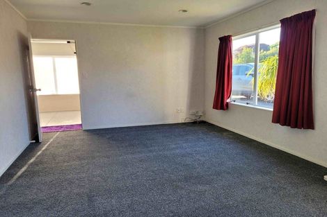 Photo of property in 14 Lanier Place, Glendene, Auckland, 0602